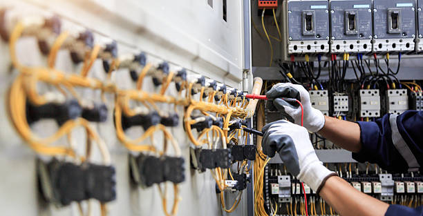 Professional Electrician technician working in Covington, KY